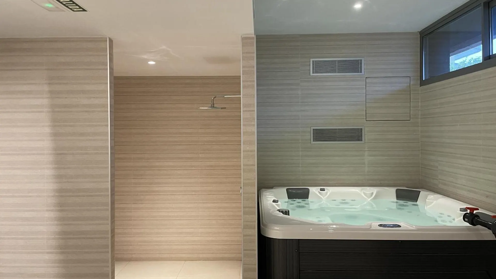Vivi Homes - Elies House Pool, Gym, Spa & Sea View El Faro